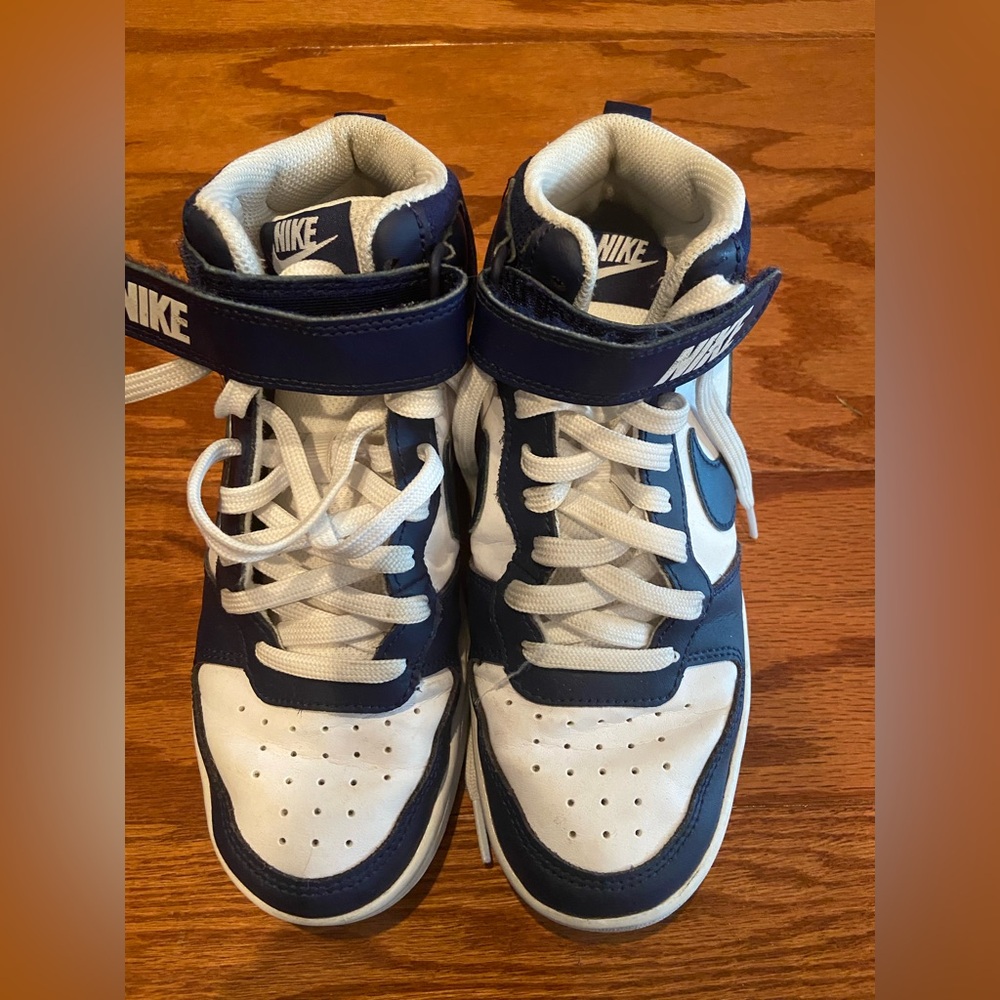 Boys youth nike high tops, great condition